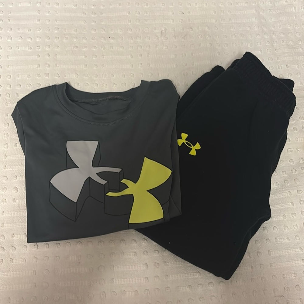 Under Armour jogging set size 5 good condition